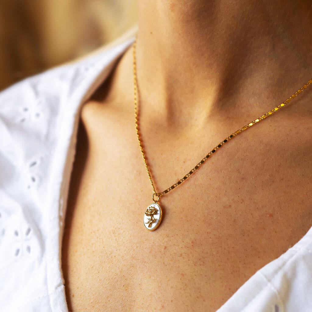 Language of Flowers Pearl and Gold Plate Necklace