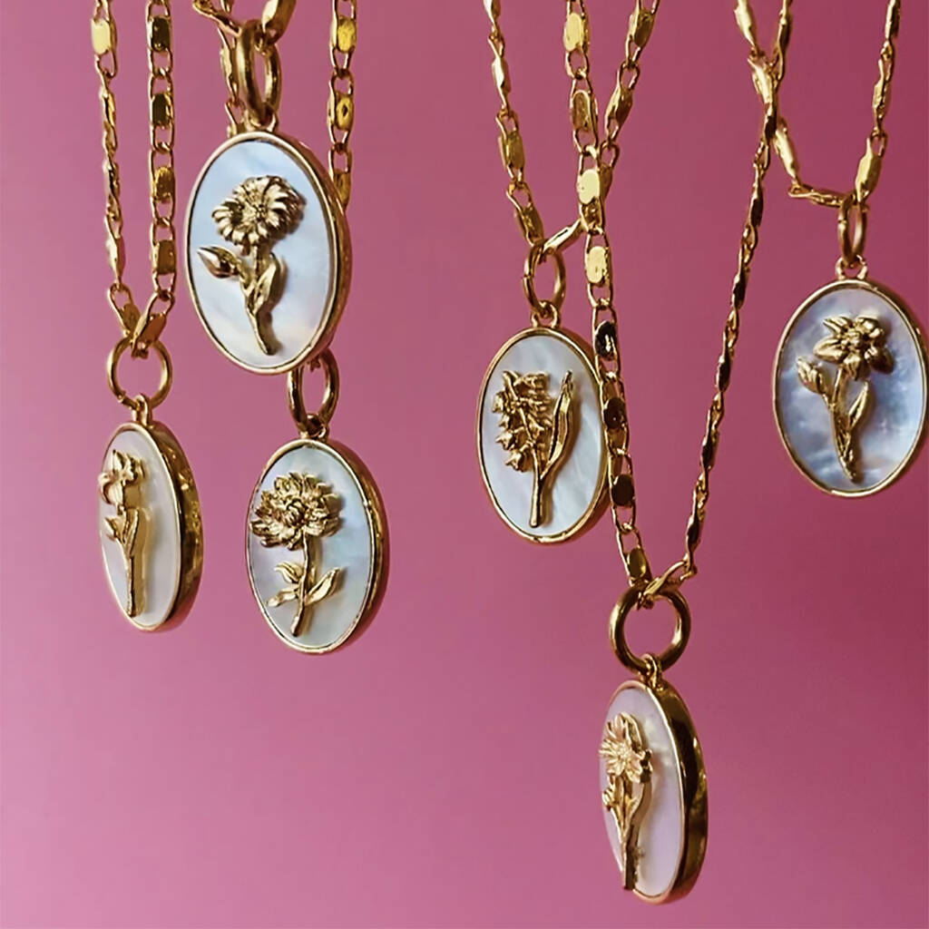 Language of Flowers Pearl and Gold Plate Necklace