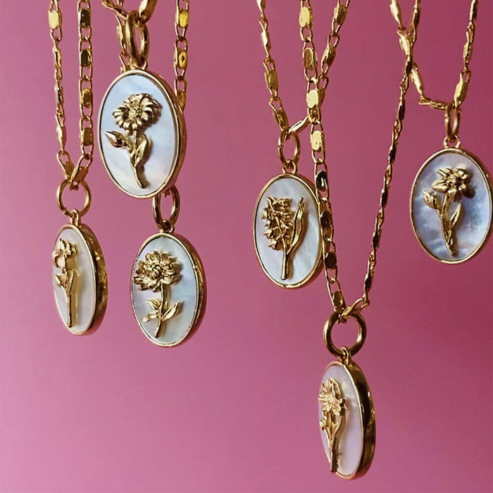 Language of Flowers Pearl and Gold Plate Necklace