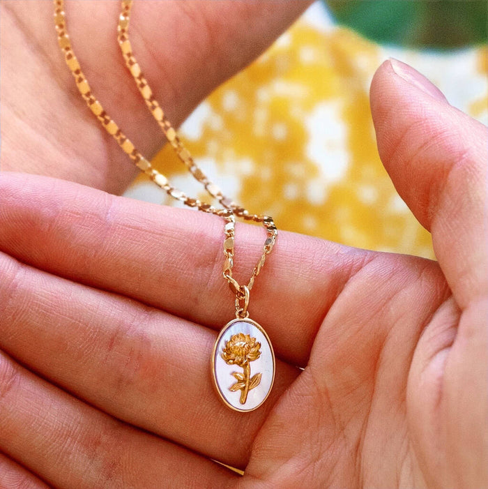 Language of Flowers Pearl and Gold Plate Necklace